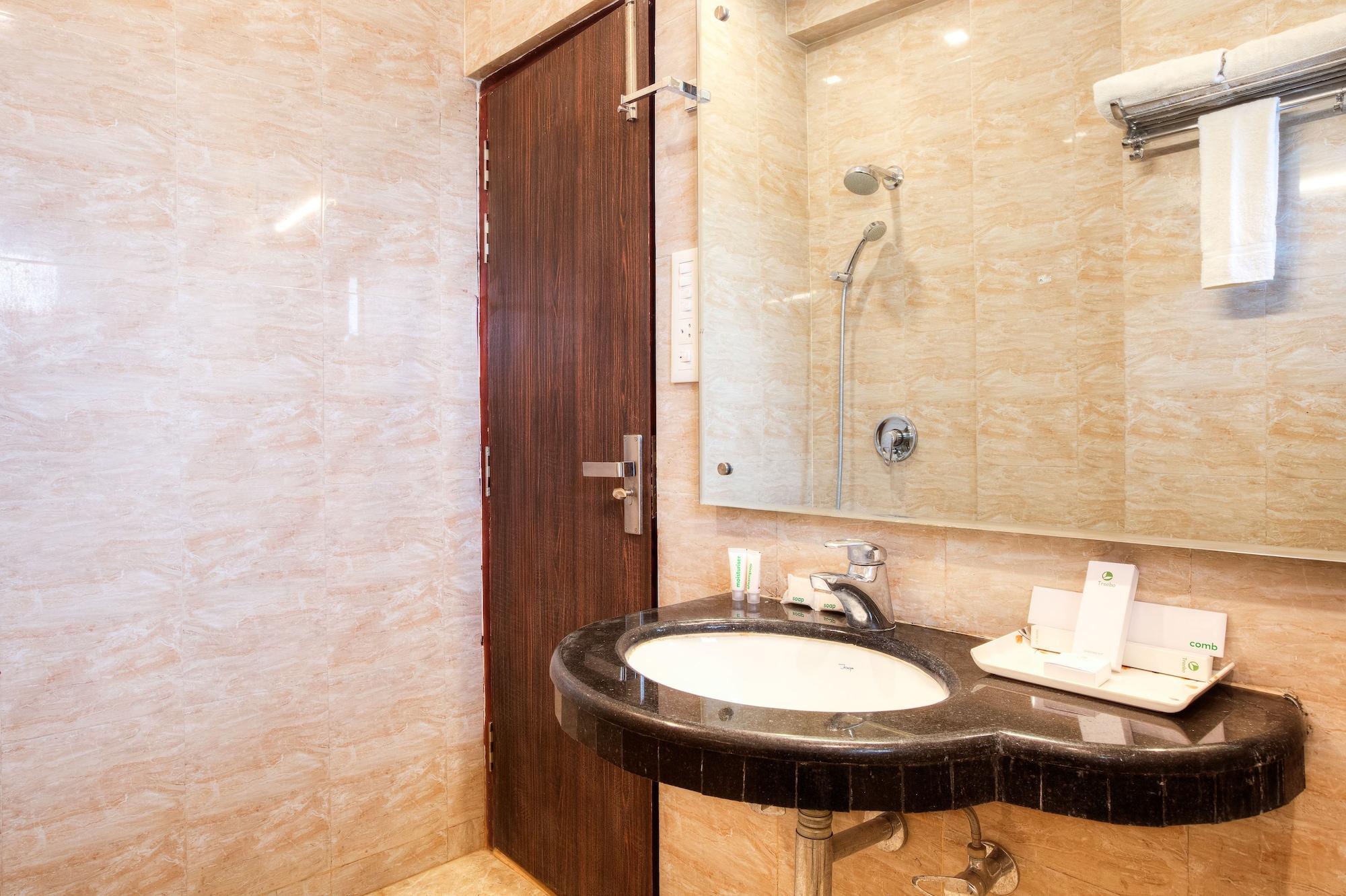 Treebo Shivam Inn Near Singapore Mall Lucknow Ngoại thất bức ảnh