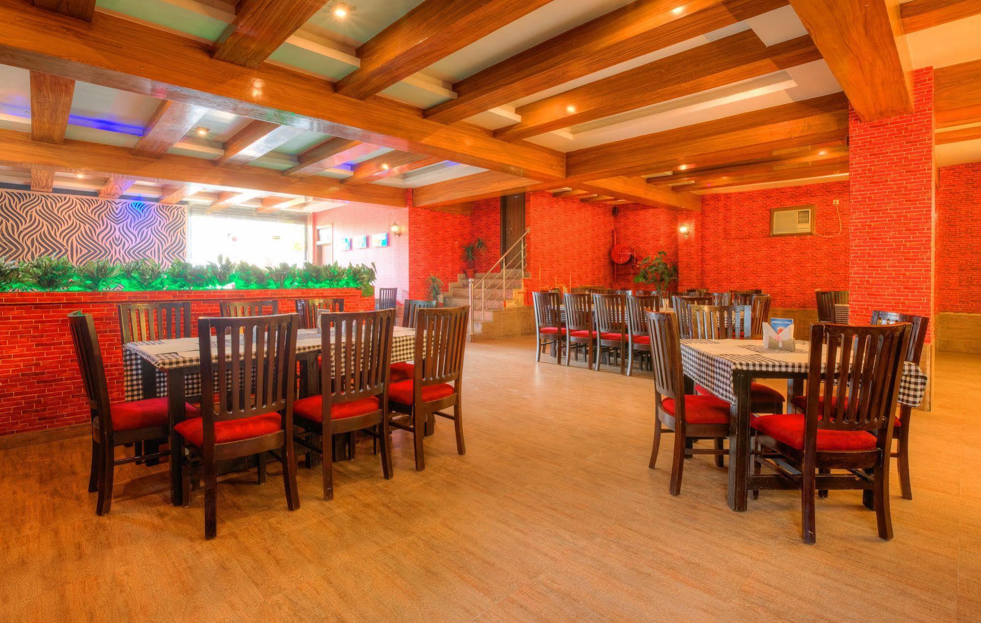 Treebo Shivam Inn Near Singapore Mall Lucknow Ngoại thất bức ảnh